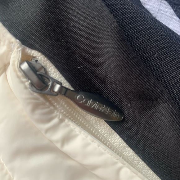 CALVIN KLEIN NWOT M duck down vest - Picture 8 of 8